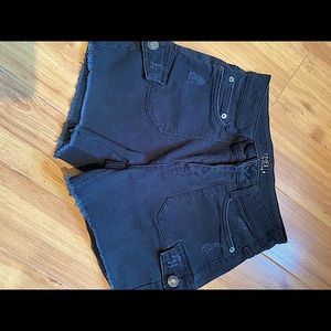 Woman’s black shorts size 6